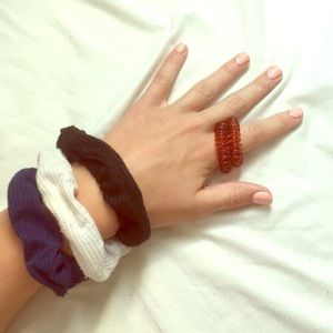 3 scrunches + 2 hair ties